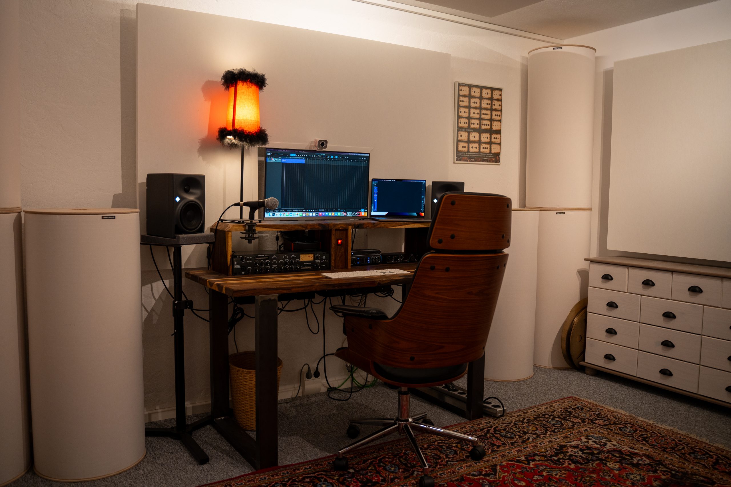 Aufnahmestudio: Blick auf Computer und Technik